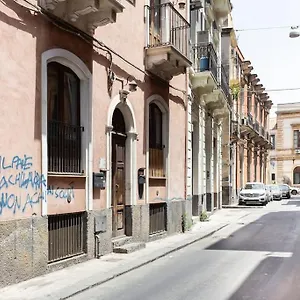  Appartamento Vecchio Bastione • Unico Ambiente • • Italia
